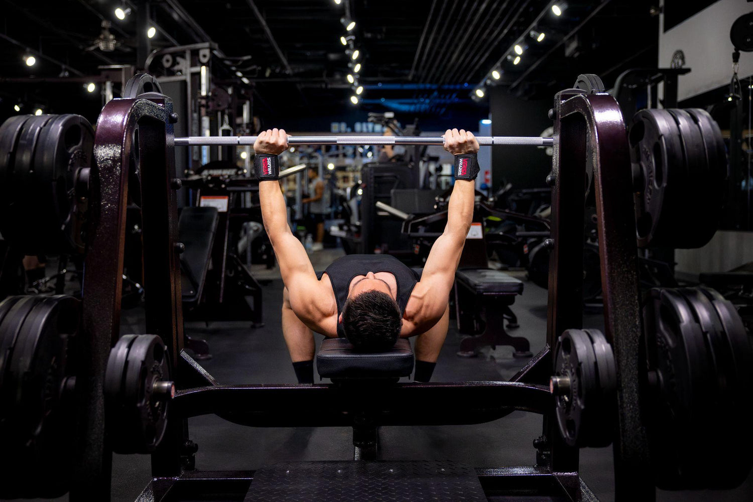 Man lifting heavy weights using Versa Wrapps