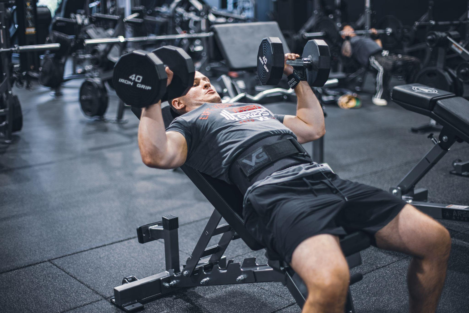 How to use a weightlifting belt