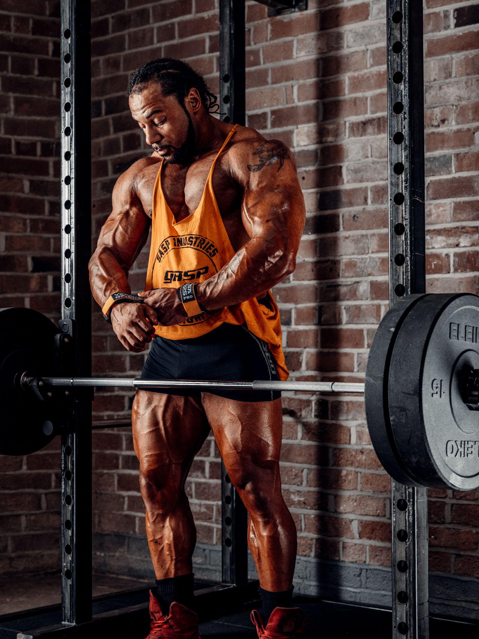 Zac Leason weightlifting using Versa Gripps